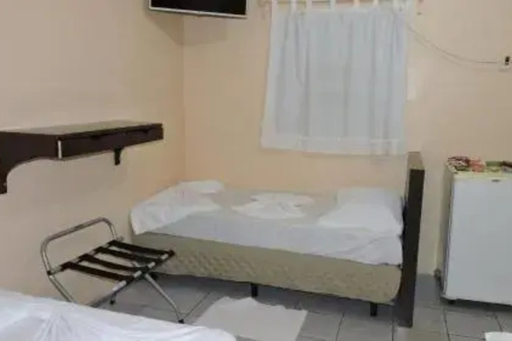Room 2 of 10