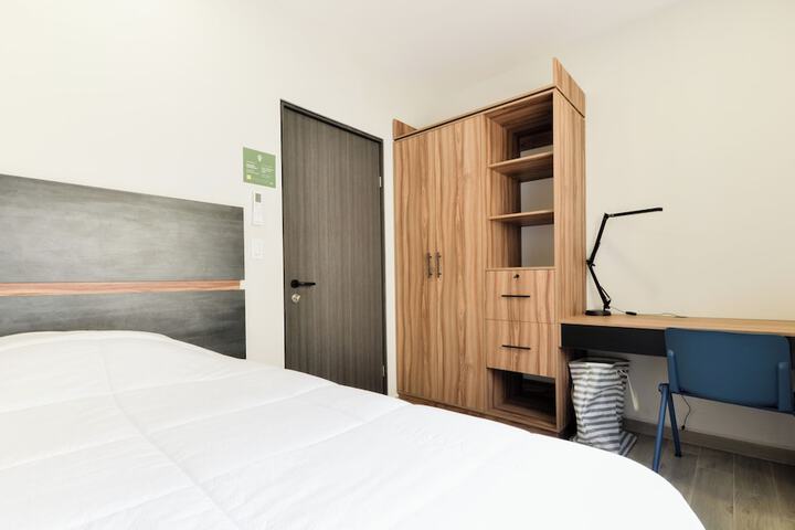 Room 8 of 228