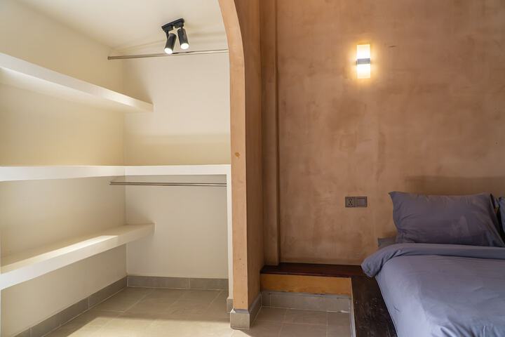 Room 7 of 73
