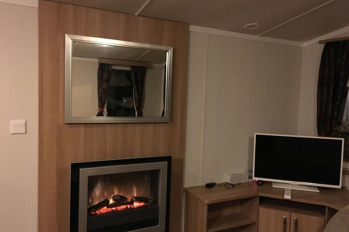 Room 6 of 13