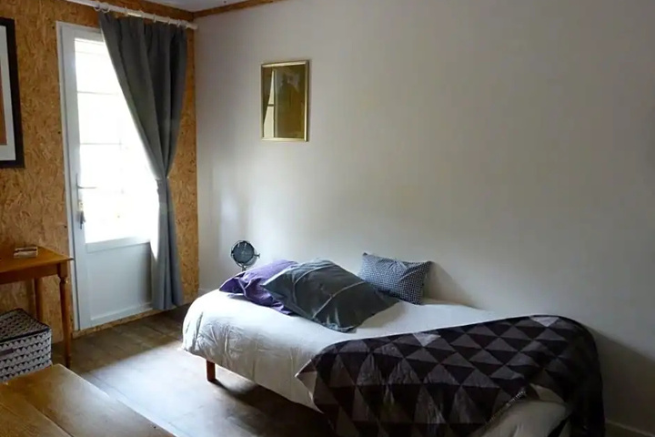 Room 4 of 14