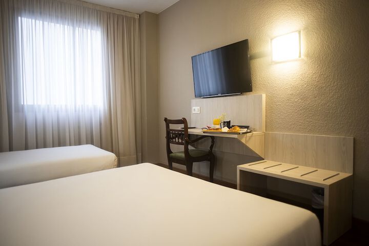 Room 7 of 40