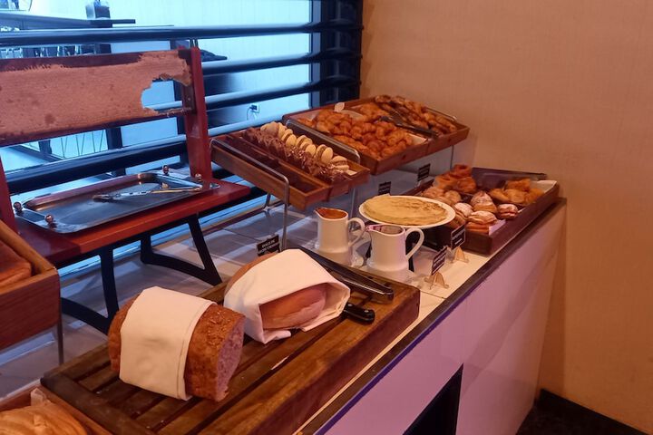 Breakfast/Coffee Service 28 of 38