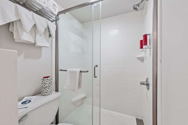 2 Double Beds Microwave and Refrigerator Flat Screen Television Work Desk High Speed Internet Accessible Continental Breakfast (28 of 32)