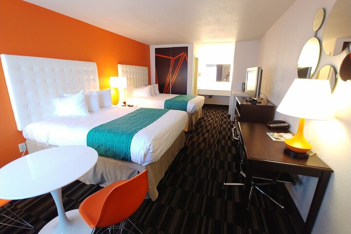 Double Accessible Queen Size Bed (8 of 11)