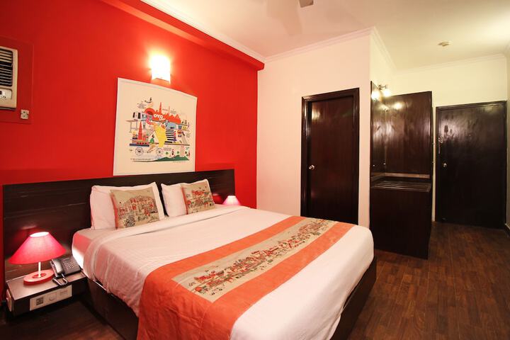 Room 6 of 19