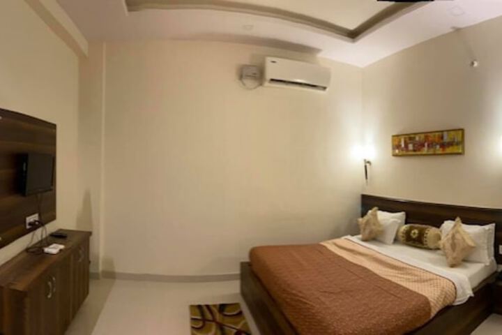 Room 14 of 28