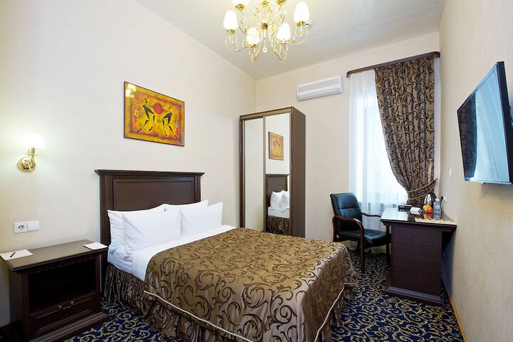 Room 5 of 38