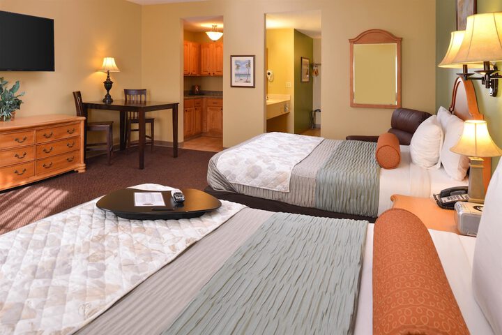 2 Queen Beds (6 of 11)