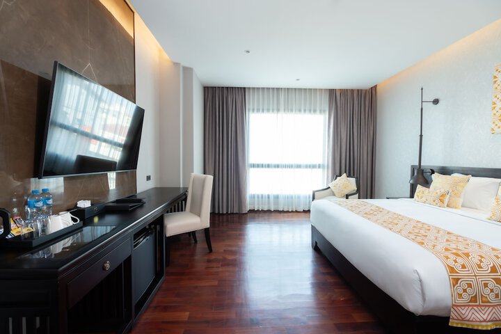 Room 8 of 125
