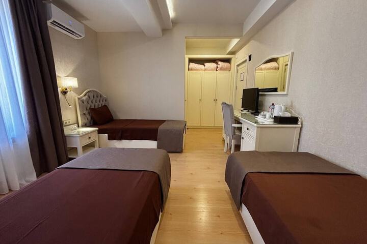 Room 11 of 30