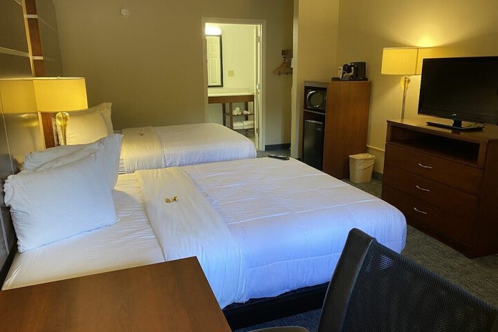 Deluxe 2 Queen Beds (1 of 11)
