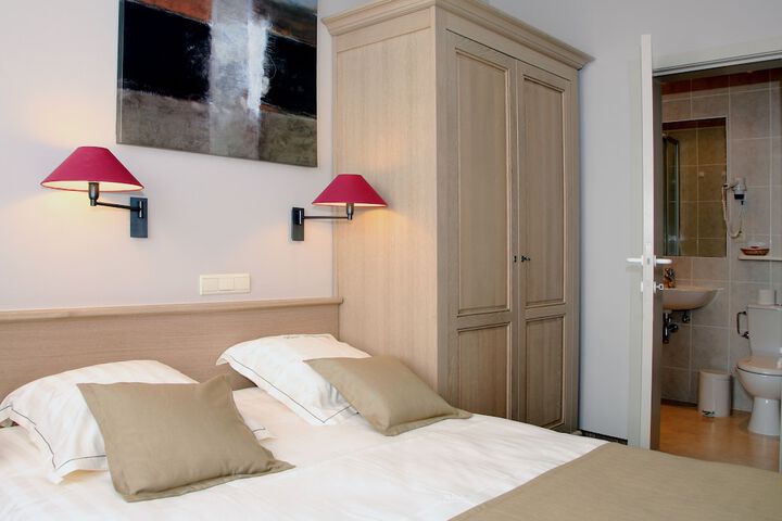 Room 8 of 47
