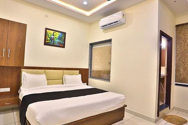 Room 13 of 27