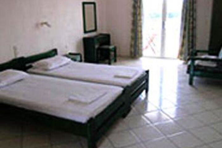 Room 5 of 8