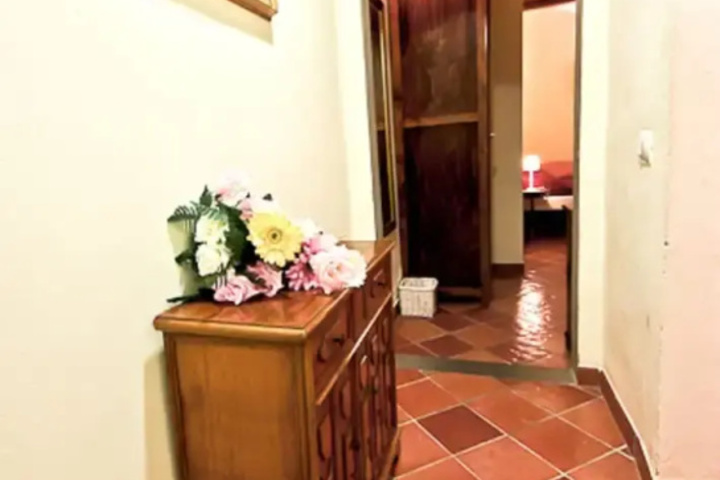 Room 8 of 9