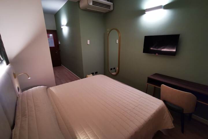 Room 16 of 30