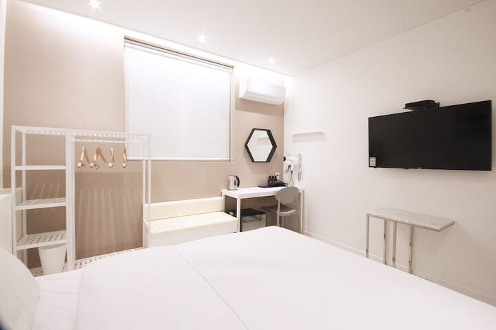 Room 16 of 52