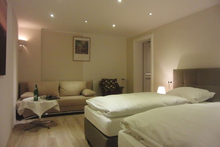 Room 7 of 79