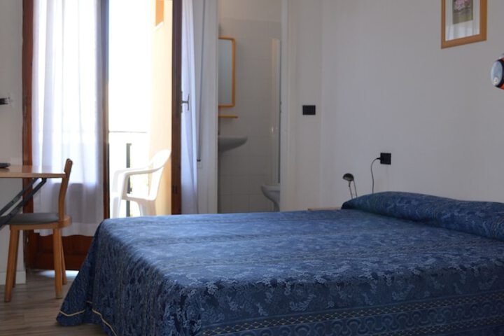 Room 6 of 28