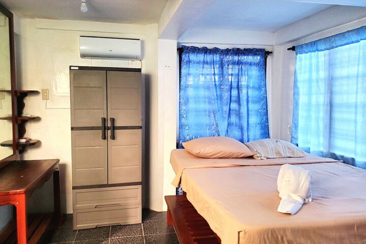 Room 8 of 162