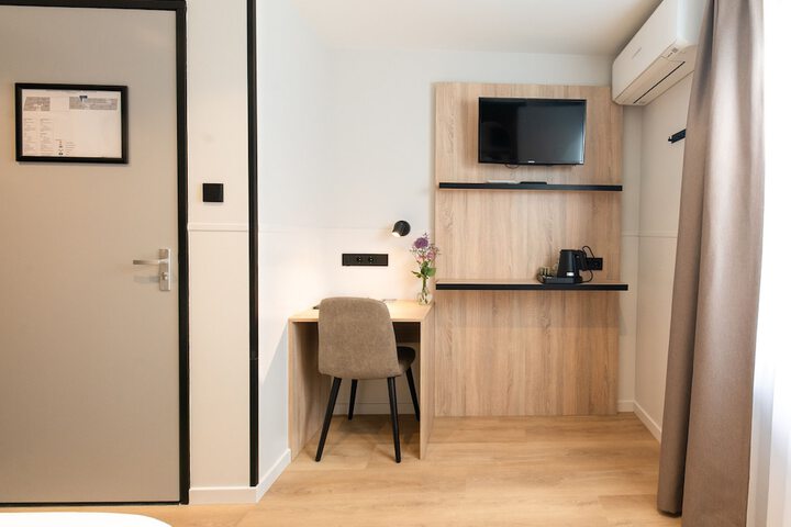 Room 14 of 94