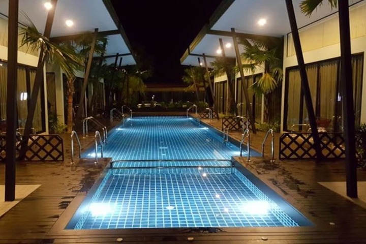 Pool 20 of 44