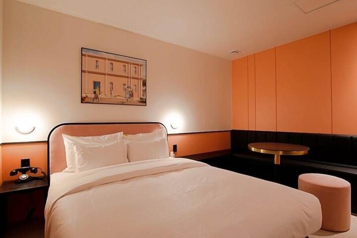 Room 46 of 74