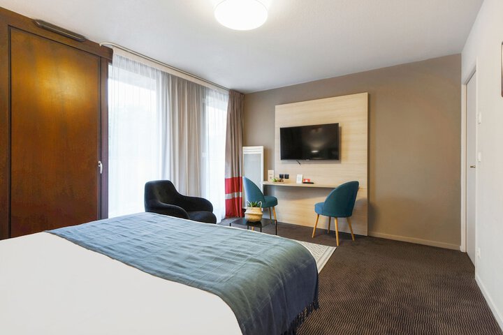 Room 3 of 41