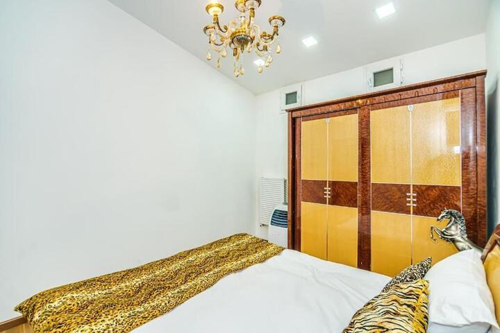 Room 28 of 47