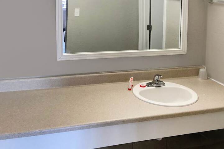 Bathroom sink