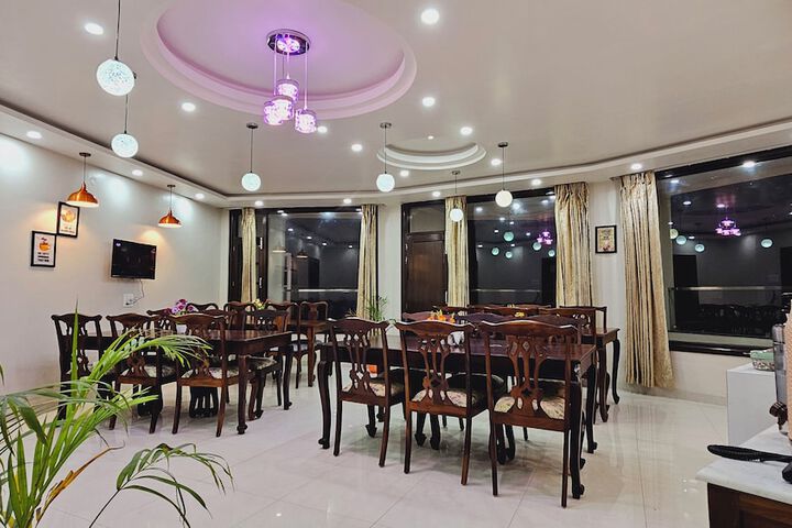 Dining 60 of 77