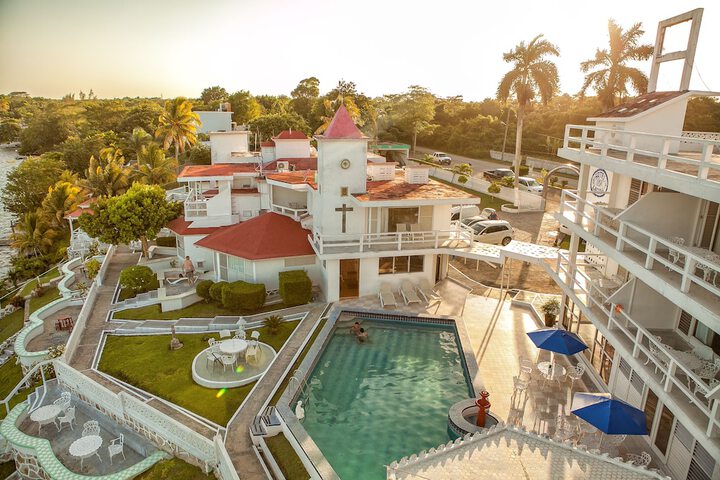Hotel Pool