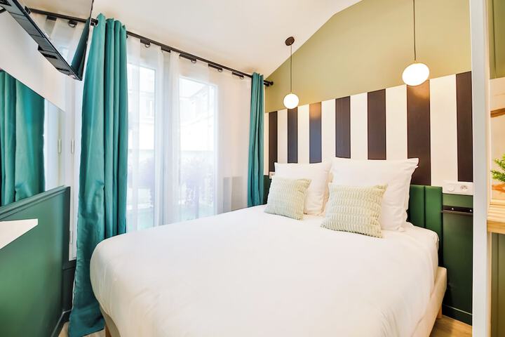 Room 84 of 270