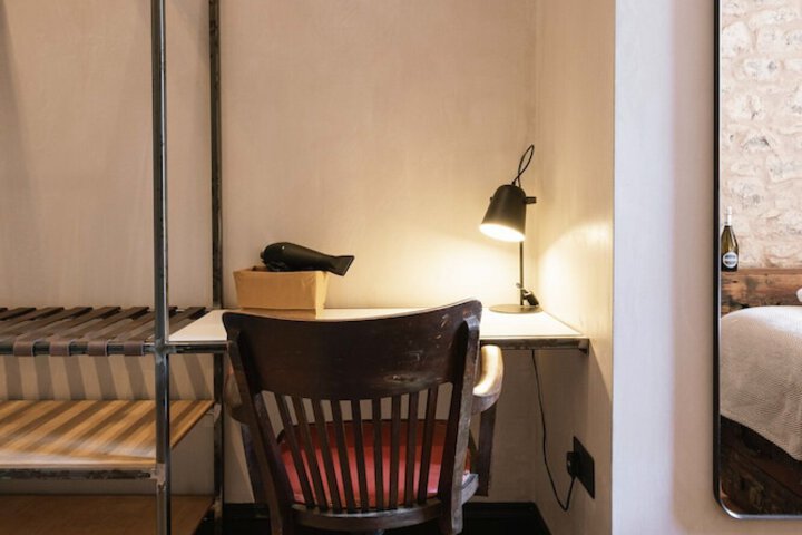 Room 5 of 68
