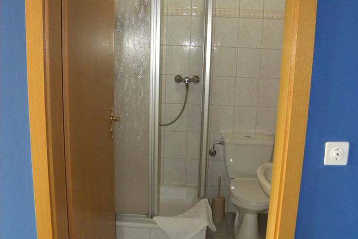 Room 32 of 64