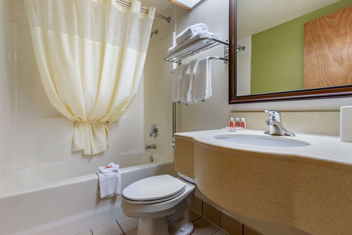 2 Double Beds (7 of 11)