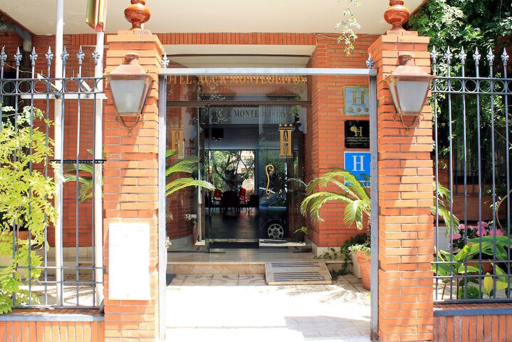 Hotel 76 of 81
