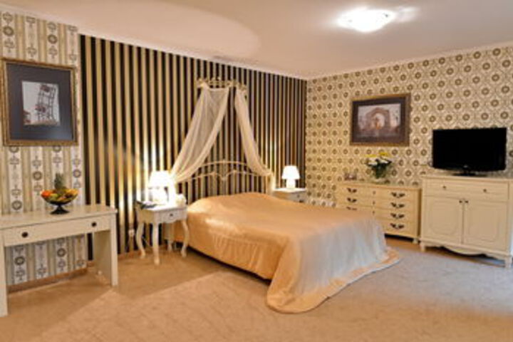Room 17 of 48