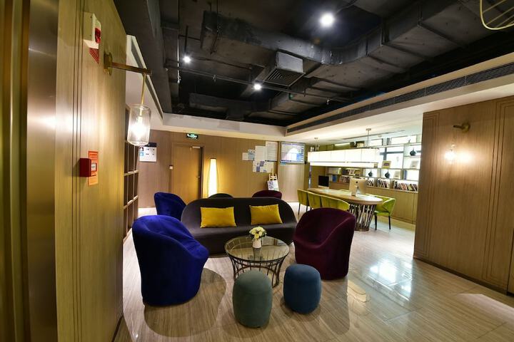 Entrance & Lobby