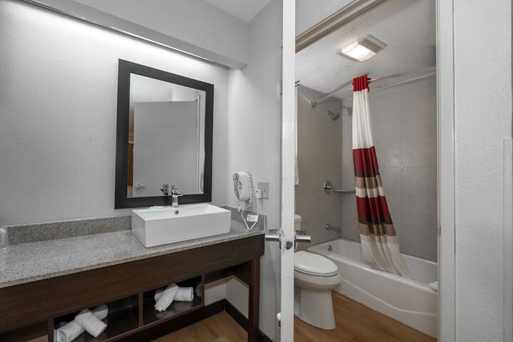 Standard | King Bed (13 of 15)