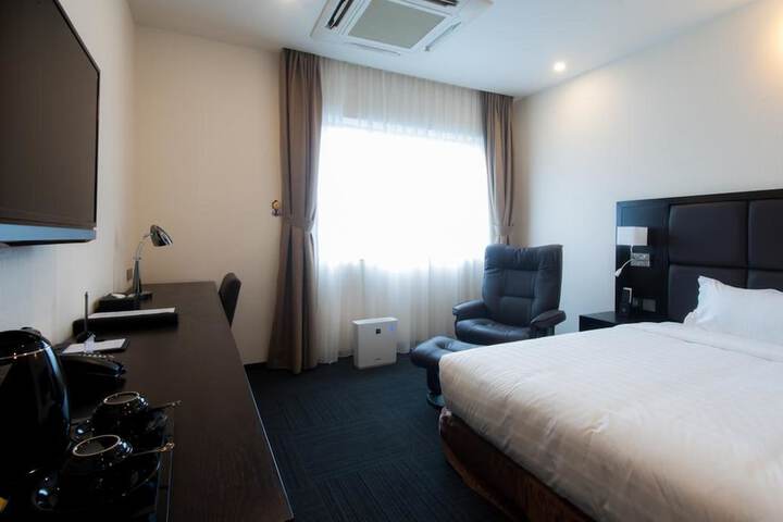 Room 18 of 32
