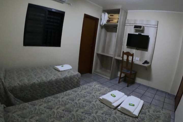 Room 10 of 38