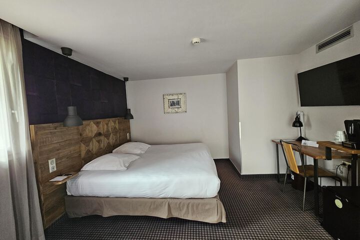Room 44 of 80
