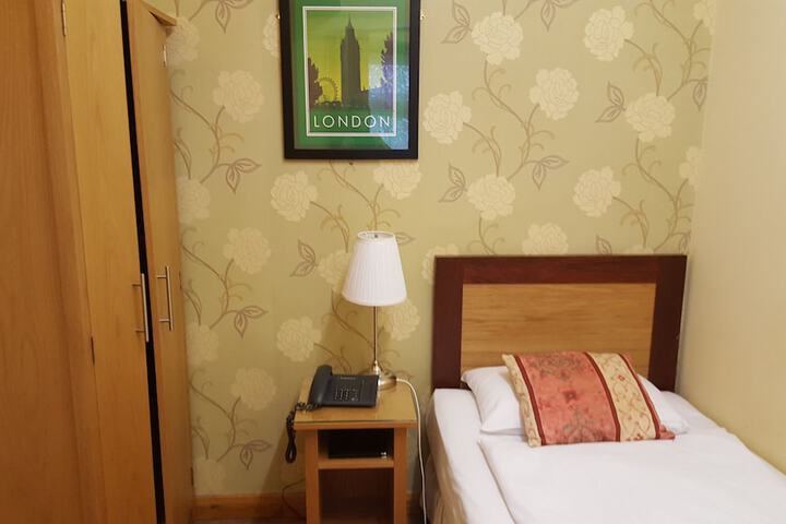 Room 9 of 81