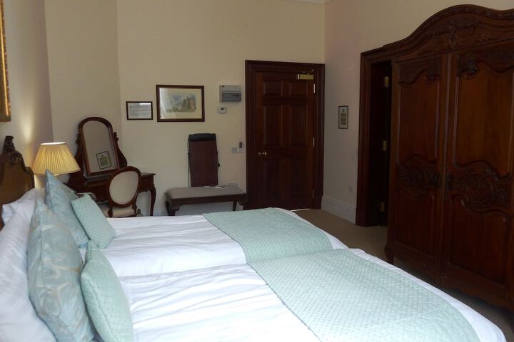 Room 12 of 105