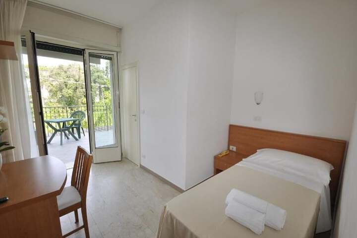 Room 14 of 18