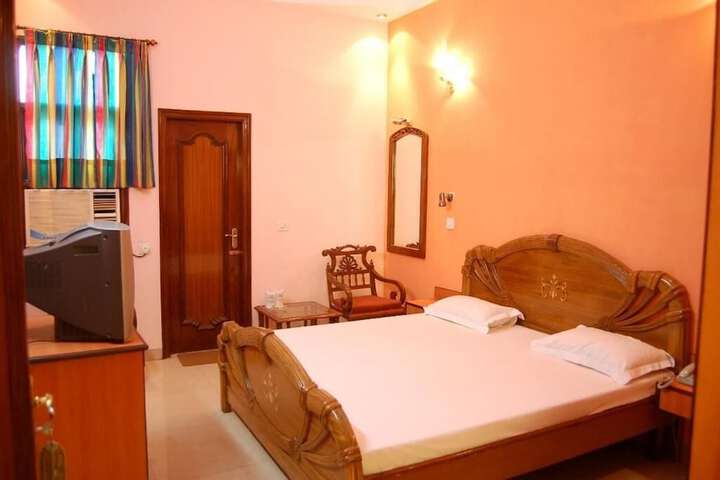 Room 14 of 25