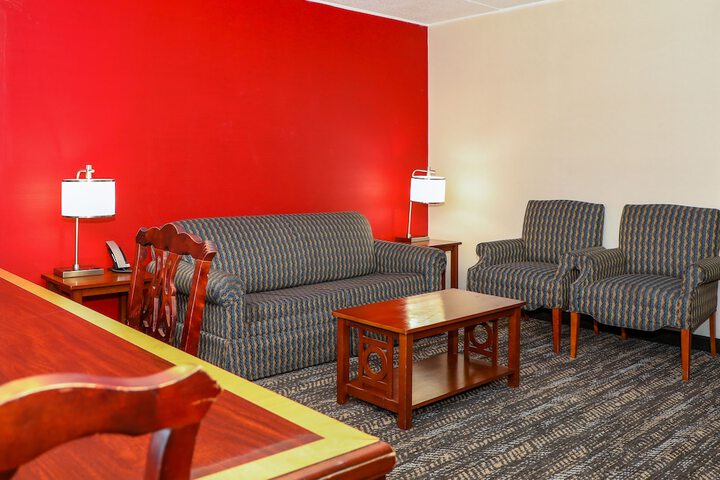 Room 33 of 41