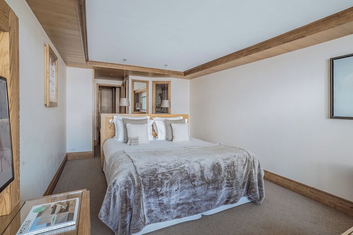Room 44 of 193